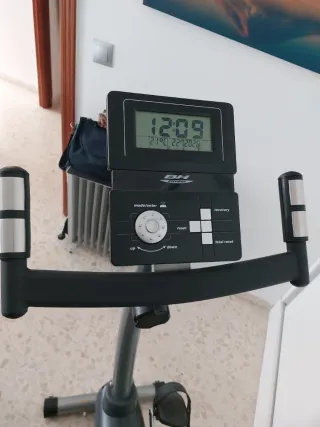 Bicicleta Estática Gris y Negra