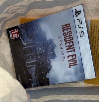 Resident Evil Village PS5 abierto