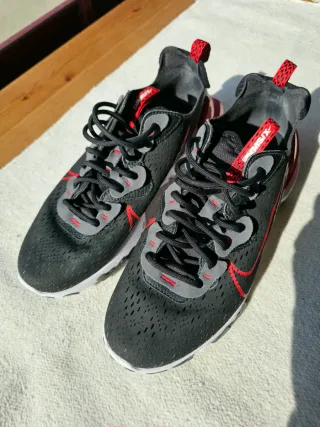 Zapatillas Nike Dimsix Negras y Rojas