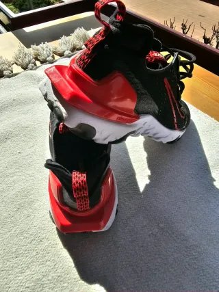 Zapatillas Nike Dimsix Negras y Rojas