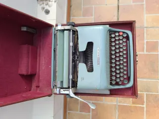 Dos máquinas escribir: Underwood Five+Olivetti Stu