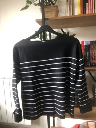 Jersey negro rayas blancas cuello barco