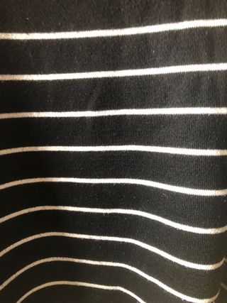 Jersey negro rayas blancas cuello barco