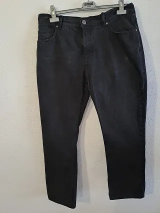 Pantalón vaquero negro