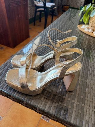 Zapatos de fiesta dorados tacón plataforma