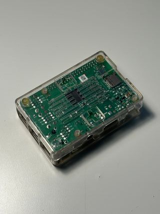 Raspberry Pi 3B + Caja Acrílica Transparente