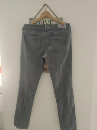 Pantalones grises Boden más causas