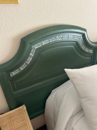 Conjunto de 2 cabeceros y  una mesilla madera