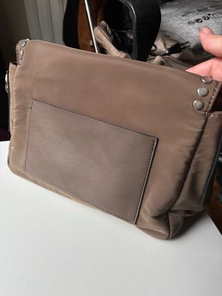 Bolso Parfois marrón con tachuelas