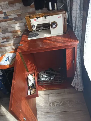 Máquina de coser Alfa