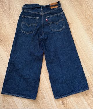 Pantalón culotte Levi's azul.