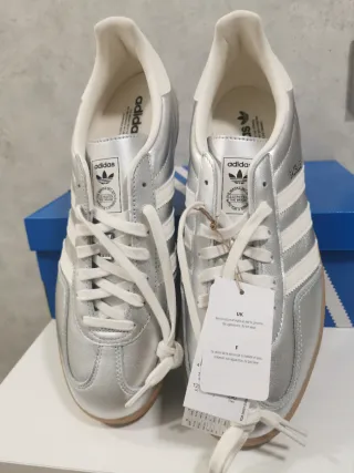 Zapatillas Adidas Gazelle Plata Blancas