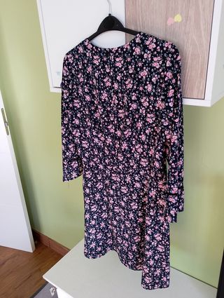 Vestido ligero estampado floral negro y rosa