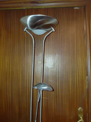 Lámpara de pie moderna metal