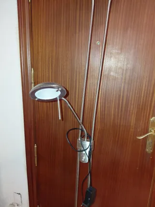 Lámpara de pie moderna metal