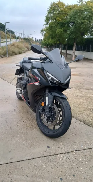 Honda CBR 650R Negra 2024