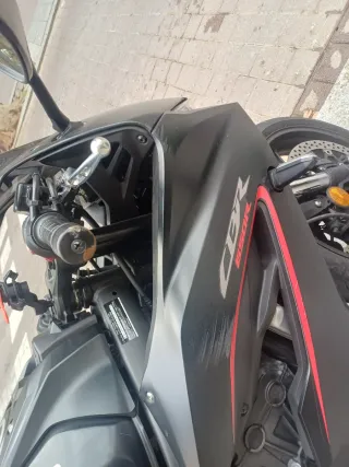 Honda CBR 650R Negra 2024