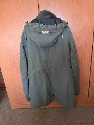 Chaqueta verde con capucha ( precio negociable )