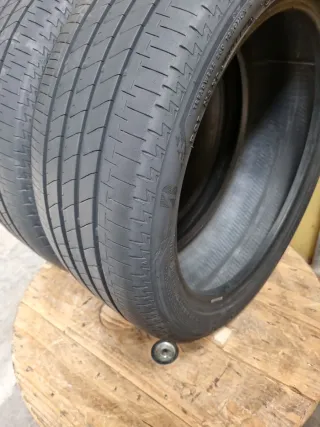 Se vende 2 Neumáticos de auto en perfecto estado