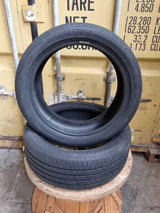 Se vende 2 Neumáticos de auto en perfecto estado