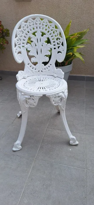 Mesa y 3 Sillas Hierro Forjado Jardín Blancas