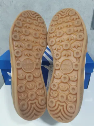 Zapatillas Adidas Gazelle Plata y Blanco