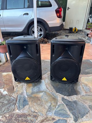 Altavoces Behringer Negros