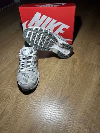 Zapatillas Nike P-6000 Grises y Plateadas