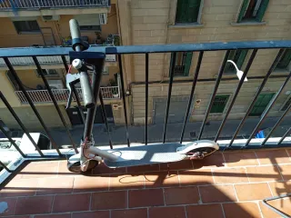 Patinete Eléctrico Blanco incluido cargador.