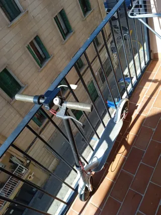 Patinete Eléctrico Blanco incluido cargador.