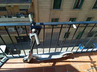 Patinete Eléctrico Blanco incluido cargador.