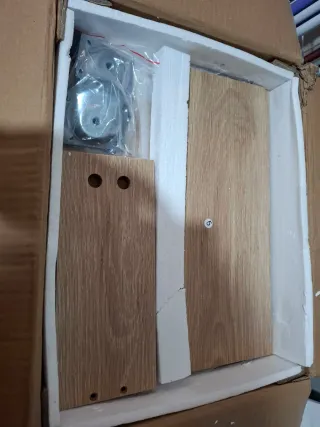 Comodino marrone in metallo e legno