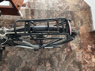 Bicicleta de paseo gris