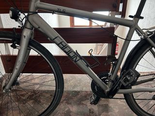 Bicicleta de paseo gris