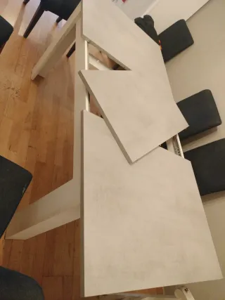 Mesa de comedor moderna Abierta 1,90 ,cerrada 90 c