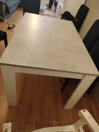 Mesa de comedor moderna Abierta 1,90 ,cerrada 90 c