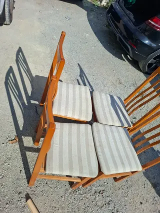 Mesa de comedor y 4 sillas