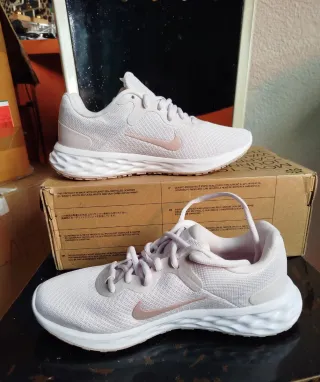 Nike Revolution 6 Mujer Rosa/Blanco