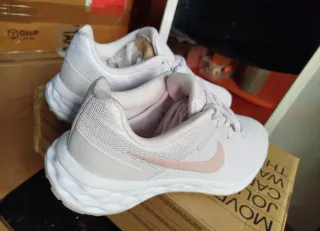 Nike Revolution 6 Mujer Rosa/Blanco