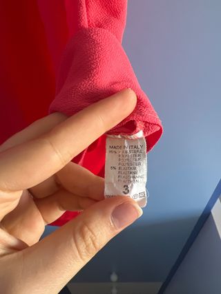 Blusa color salmón con cuello plisado