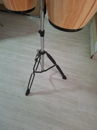 Congas in legno con supporto