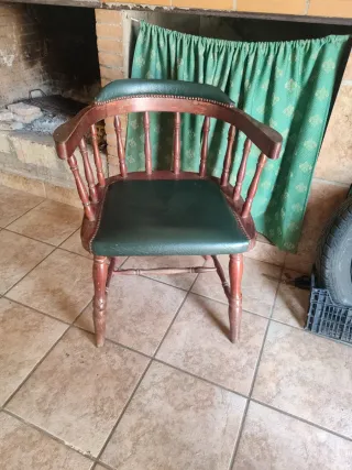 Silla de madera y cuero