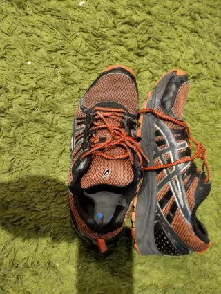 Zapatillas ASICS Naranja y Negro