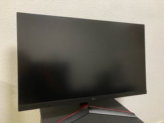 Monitor LG UltraGear de 31.5 pulgadas.