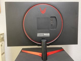 Monitor LG UltraGear de 31.5 pulgadas.