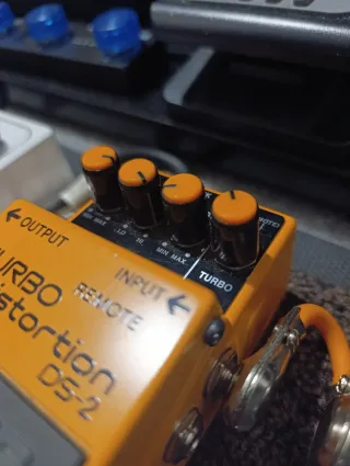 BOSS DS-2 Turbo Distortion Pedal Guitarra