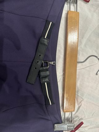 Falda morada con cinturón