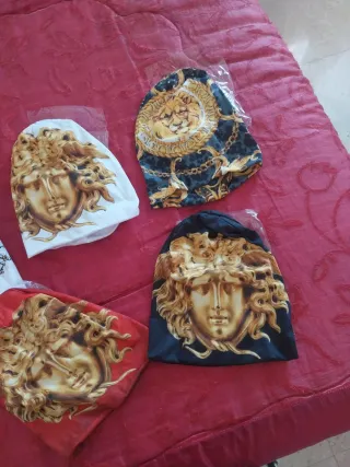 5 Gorras con diseño Medusa