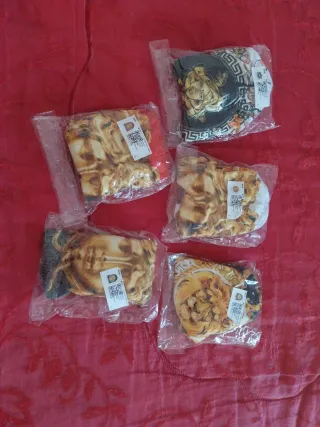 5 Gorras con diseño Medusa