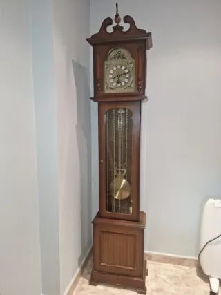 Antico orologio a carillon con storia